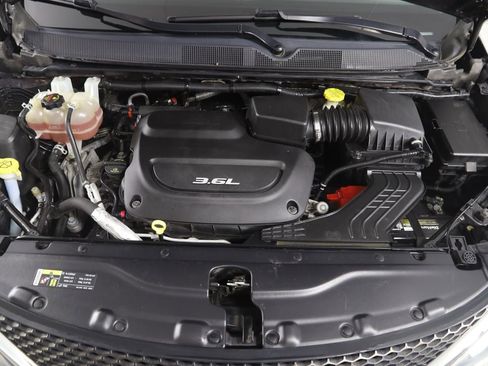 Used 2017 Chrysler Pacifica Touring-L image 51