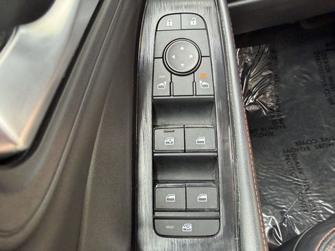 Used 2025 Nissan Rogue SV AWD/4WD image 25