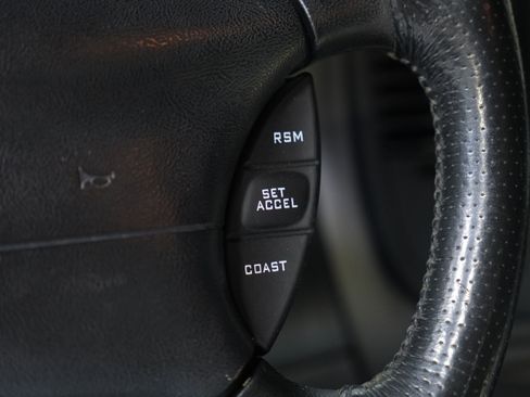 Used 2004 Ford F150 Lightning RWD image 33