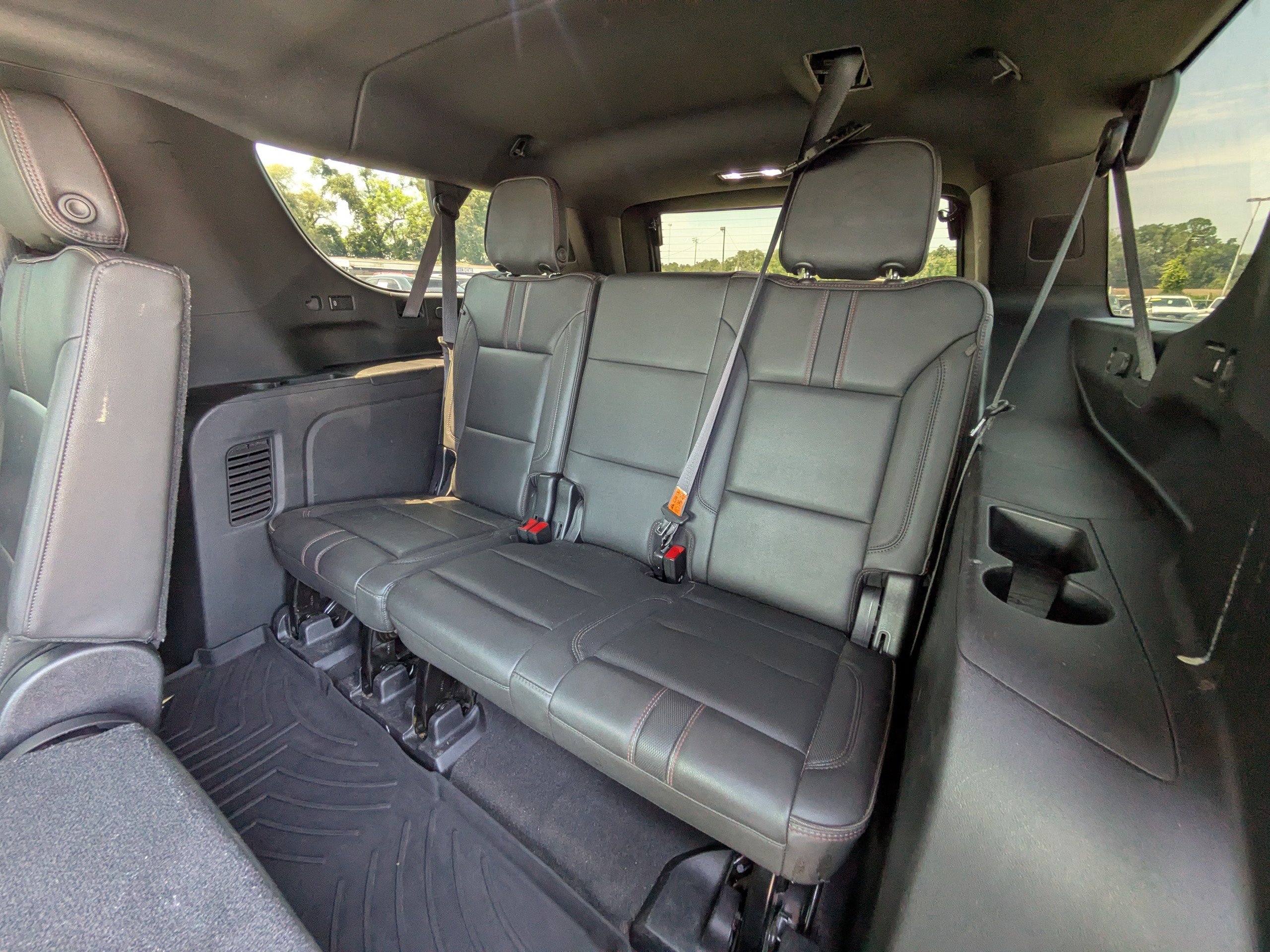 Used 2021 Chevrolet Suburban RST w/ Rear Media and Nav Package RWD image 15