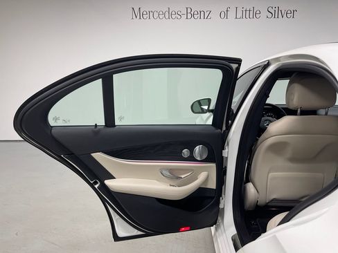 Certified 2017 Mercedes-Benz E 300 4MATIC image 23