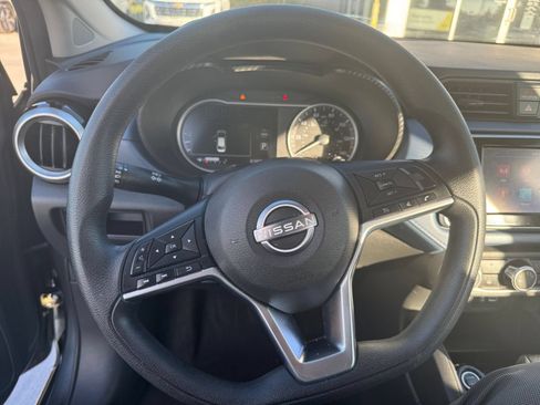 Used 2025 Nissan Versa SV FWD image 25