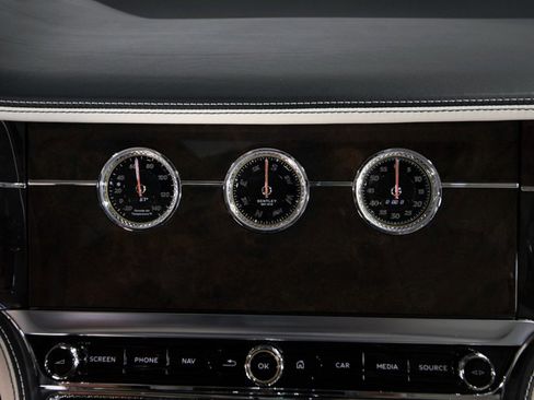 Used 2023 Bentley Flying Spur Azure image 27