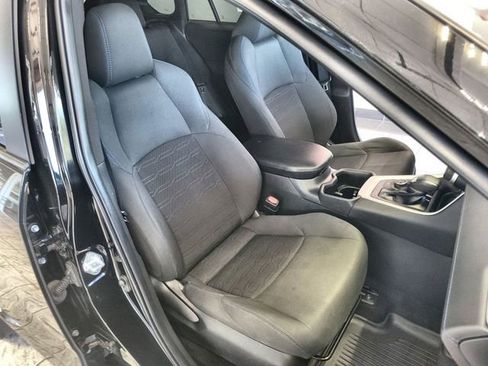 Used 2022 Toyota RAV4 SE image 25