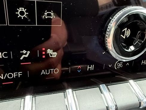 Used 2025 GMC Acadia Elevation FWD image 41