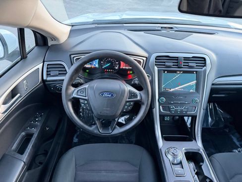 Used 2019 Ford Fusion SE FWD image 24