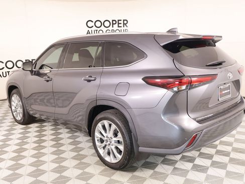 Used 2024 Toyota Highlander Limited FWD image 23