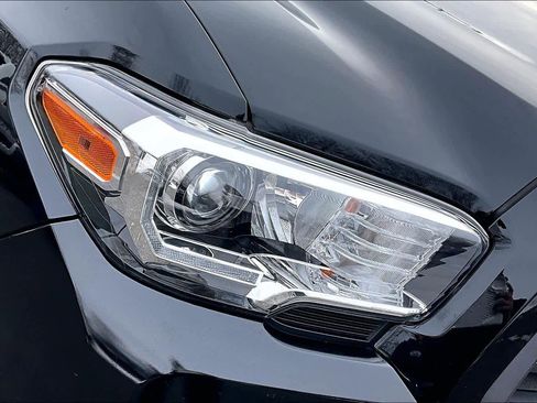 Certified 2021 Toyota Tacoma TRD Off-Road image 24