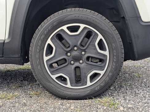 Used 2017 Jeep Renegade Trailhawk w/ Safety & Security Group AWD/4WD image 12