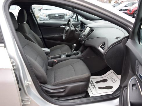 Used 2017 Chevrolet Cruze LT w/ Convenience Package image 31