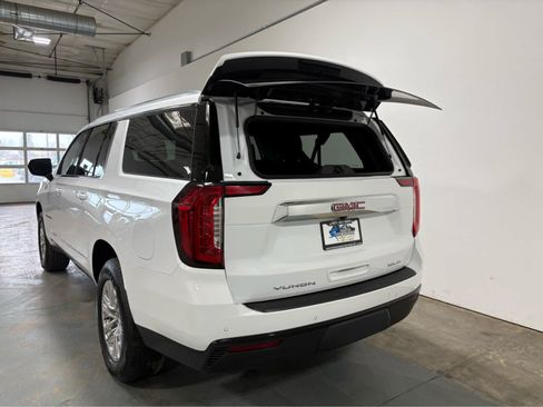 Used 2024 GMC Yukon XL SLE AWD/4WD image 4