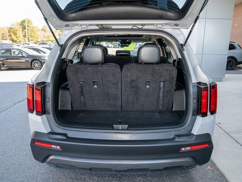 Used 2022 Kia Sorento S w/ Panoramic Sunroof Package image 6