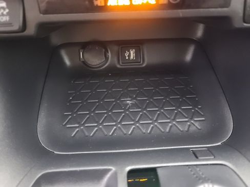 Used 2025 Toyota RAV4 XLE AWD/4WD image 37