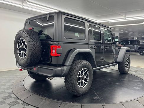 Used 2024 Jeep Wrangler Unlimited Rubicon AWD/4WD image 5
