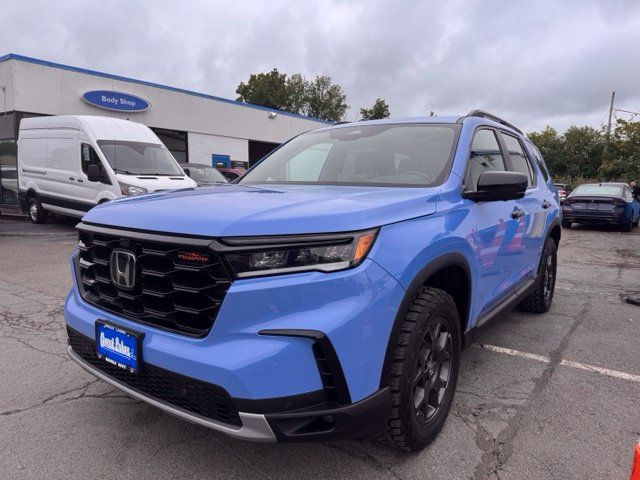 Used 2024 Honda Pilot TrailSport image 6