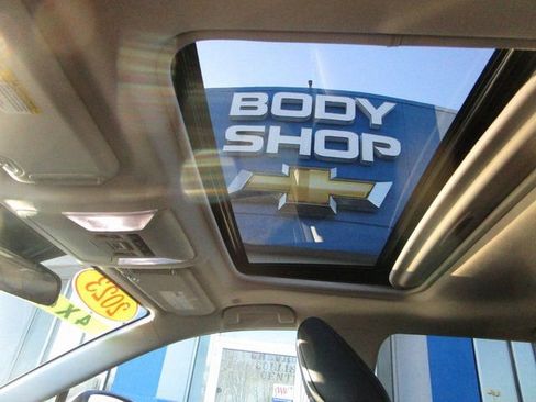 Used 2023 Toyota RAV4 XLE Premium image 19