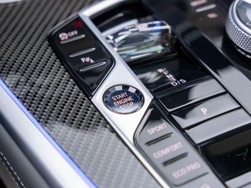 Used 2025 BMW X7 M60i image 23