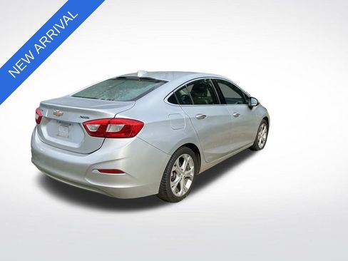 Used 2017 Chevrolet Cruze Premier FWD image 3