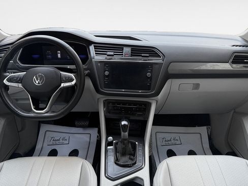 Used 2022 Volkswagen Tiguan SE FWD image 17