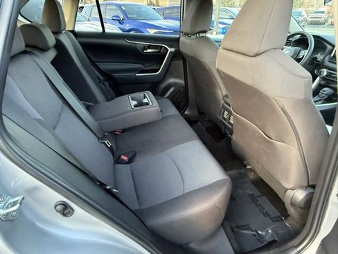 Used 2025 Toyota RAV4 XLE image 28