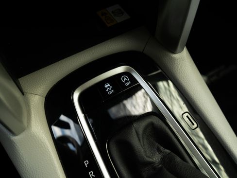 Used 2022 Toyota Corolla Cross LE image 30