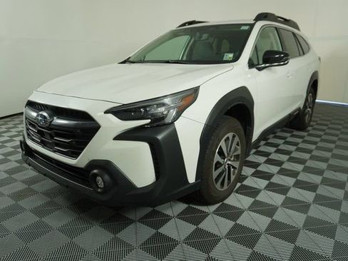 Certified 2025 Subaru Outback Premium image 3