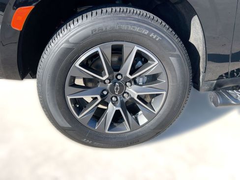 Certified 2023 Chevrolet Suburban Z71 w/ Luxury Package image 11