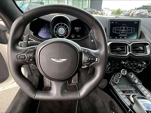 Used 2020 Aston Martin V8 Vantage Coupe RWD image 9