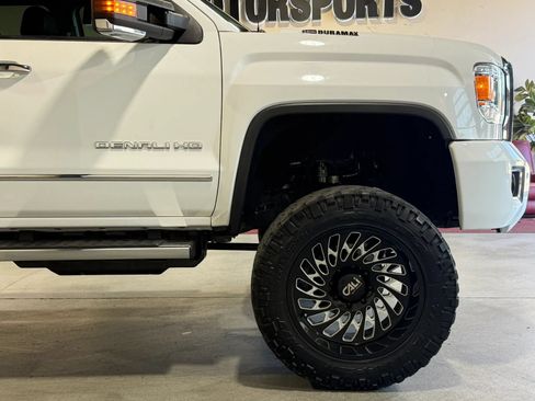 Used 2017 GMC Sierra 3500 Denali w/ Duramax Plus Package AWD/4WD image 12