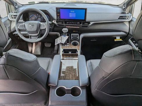 New 2026 Toyota Sienna Platinum image 13