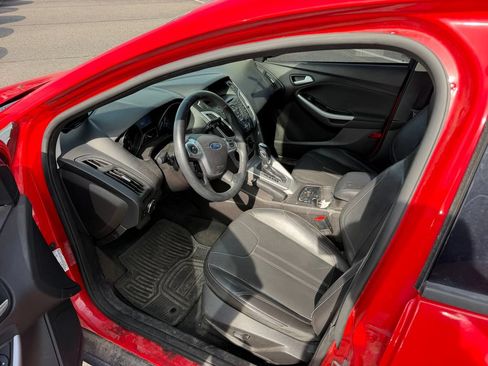 Used 2014 Ford Focus SE w/ Equipment Group 201A FWD image 3