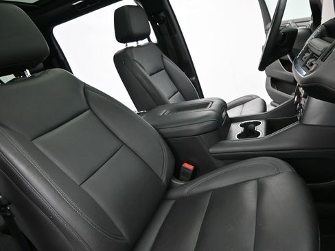 Used 2023 Chevrolet Suburban Z71 w/ Luxury Package image 11