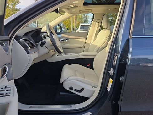 Certified 2023 Volvo XC90 B6 Ultimate w/ Lounge Package image 4
