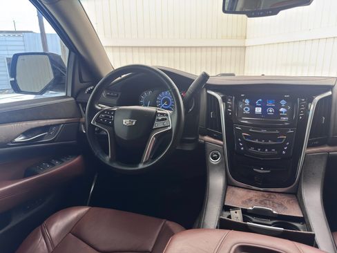Used 2016 Cadillac Escalade Luxury RWD image 16