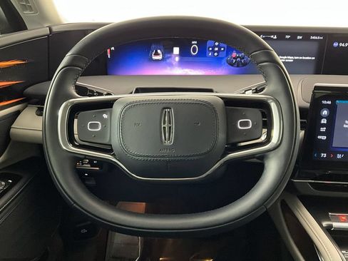 Used 2025 Lincoln Nautilus Premier AWD/4WD image 12