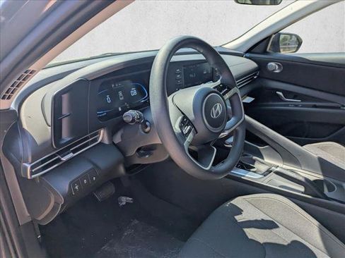 New 2026 Hyundai Elantra SE FWD image 3