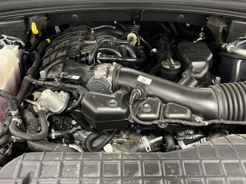 Used 2025 Jeep Grand Cherokee Altitude AWD/4WD image 27
