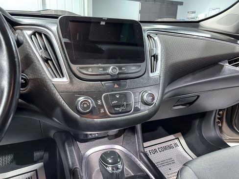 Used 2018 Chevrolet Malibu LT image 23