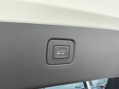 Used 2024 Buick Envista Sport Touring w/ Convenience I Package FWD image 8