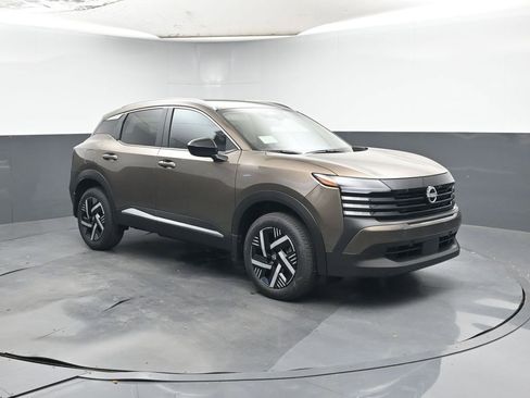 New 2026 Nissan Kicks SV w/ Charging Package image 7