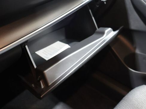 Used 2025 Nissan Rogue SV image 35