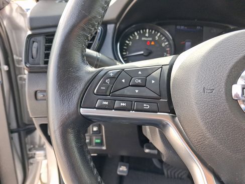 Used 2019 Nissan Rogue SV FWD image 17