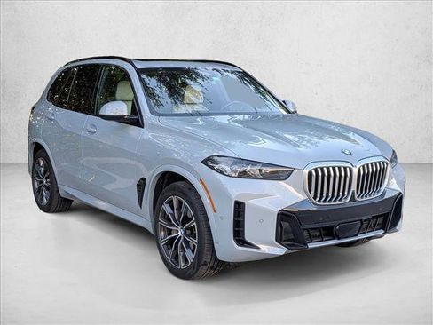 Used 2024 BMW X5 sDrive40i w/ M Sport Package RWD image 3
