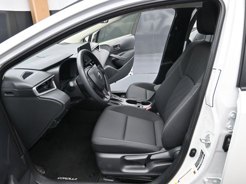 Used 2026 Toyota Corolla LE FWD image 12