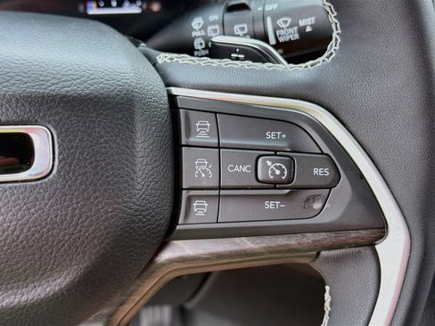 Used 2025 Jeep Grand Cherokee L Limited w/ Luxury Tech Group II AWD/4WD image 23