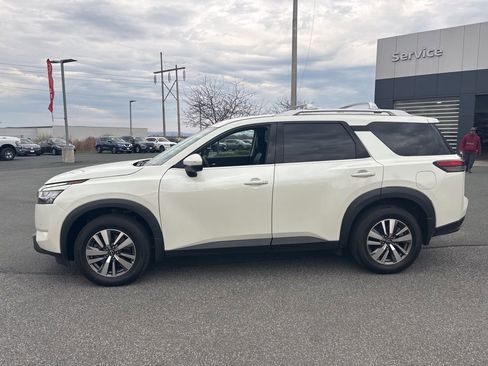 Used 2023 Nissan Pathfinder SL AWD/4WD image 4