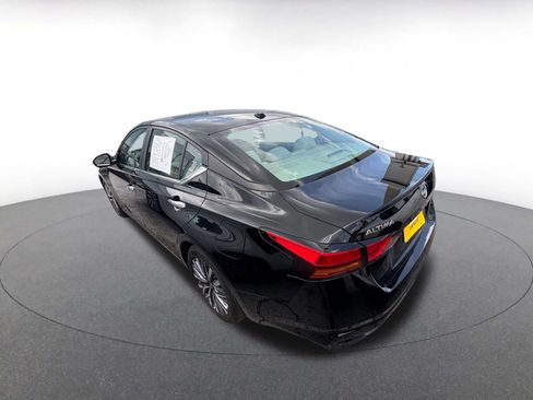 Used 2025 Nissan Altima 2.5 SV FWD image 9