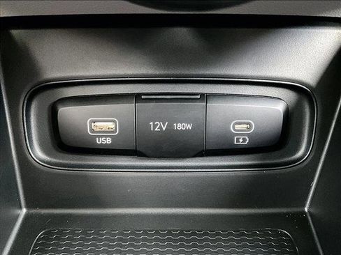 Used 2024 Hyundai Venue SEL image 26