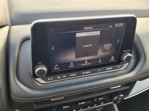 Used 2024 Nissan Rogue SV image 11