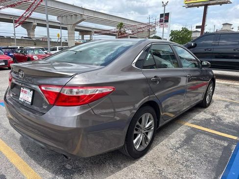 Used 2015 Toyota Camry SE FWD image 5